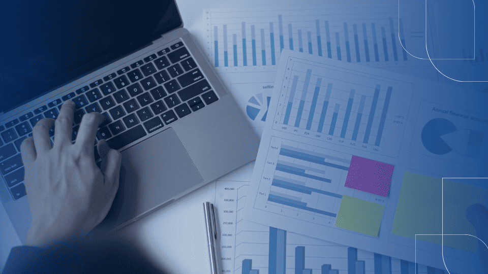 Análise de métricas de marketing digital para avaliar resultados de clientes na Recta Contabilidade.